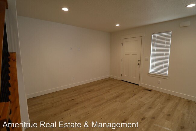 Building Photo - 3 br, 2.5 bath House - 170 East Valley Way...