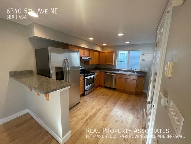 Foto del edificio - Pet Friendly 3bd 3.5ba Greenlake townhouse...