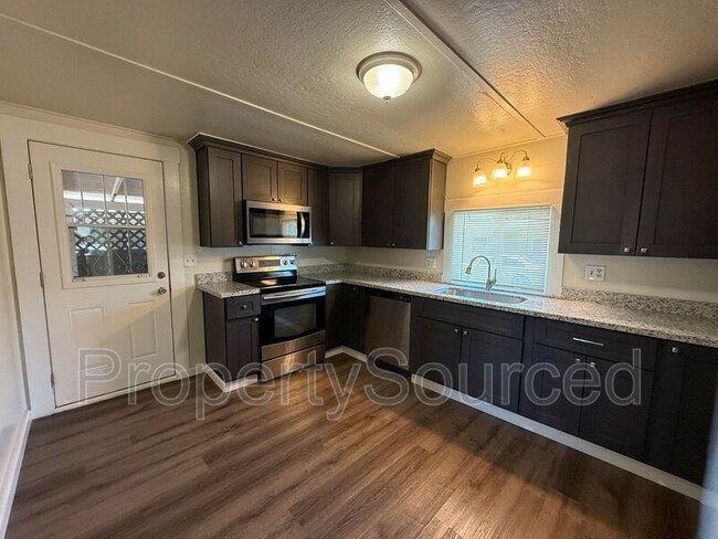 Building Photo - 208 N Acacia Ave