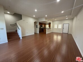 Building Photo - 15024 Magnolia Blvd