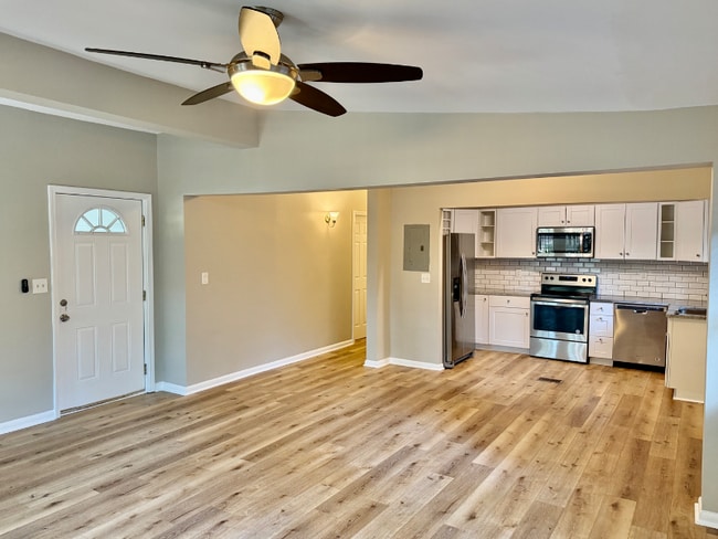 Building Photo - 2386 Elldale Ave
