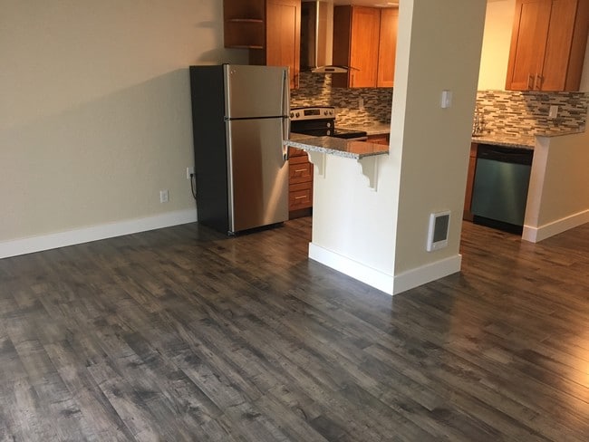 Building Photo - The Highlander Apartments