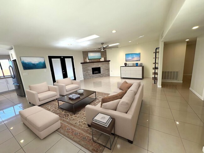 Foto del edificio - Stunning Foothills Home in Gated Community