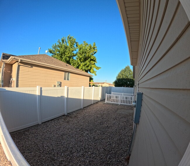 Building Photo - 2906 S 1550 W