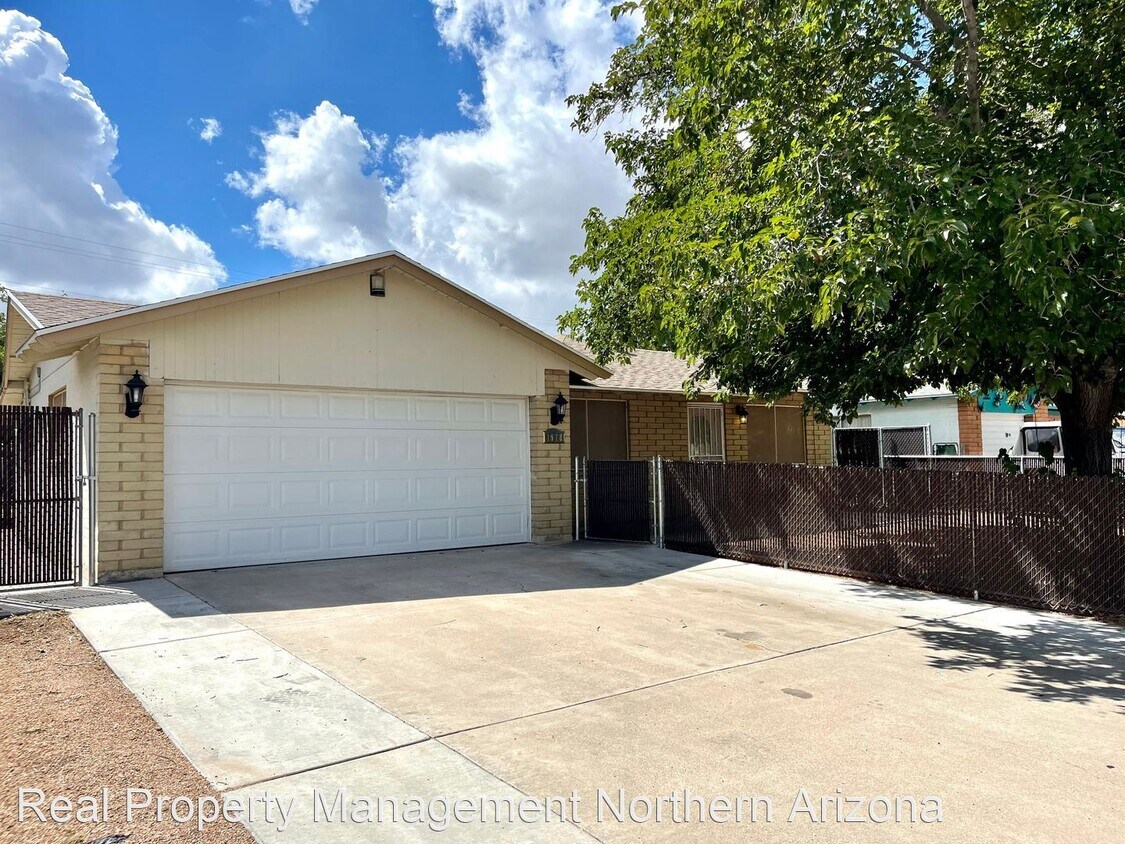 3 br, 2 bath House 1978 Detroit Ave. House Rental in Kingman, AZ