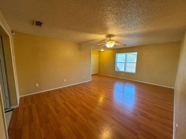 Building Photo - Flash Rental Reduction!