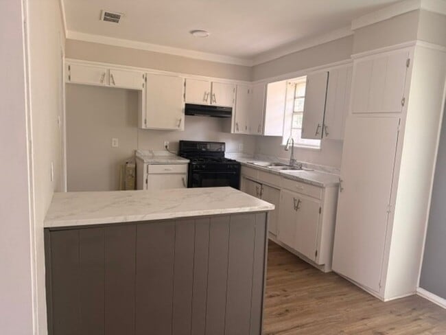 Building Photo - 8706 Elbert Cir