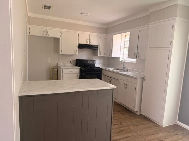 Foto del edificio - 8706 Elbert Cir