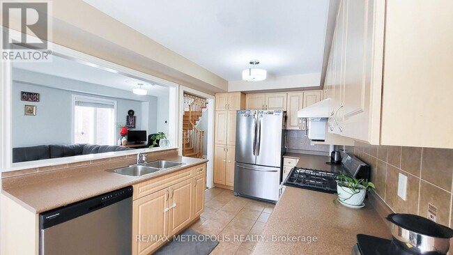 Photo du bâtiment - 115 Atherton Ave