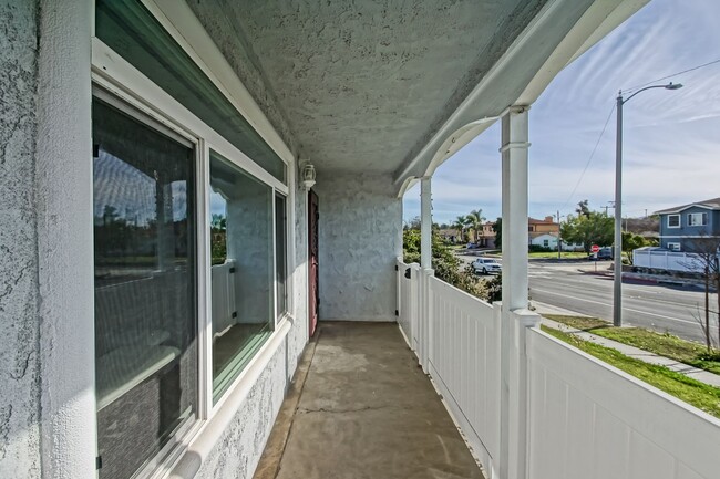 Building Photo - BRIGHT & AIRY, PARTIALLY REMODELED 2BR2BA ...