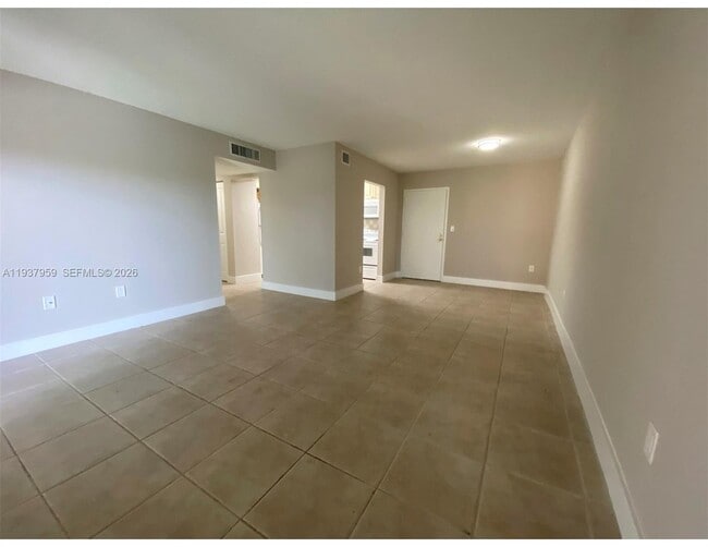 Building Photo - 10431 N Kendall Dr