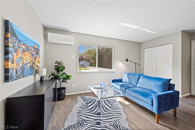 Foto del edificio - 10532 Clifton Blvd