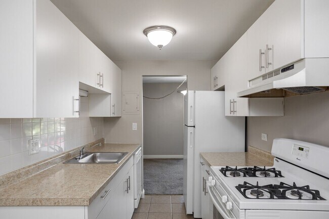 Building Photo - 21 Kristin Dr