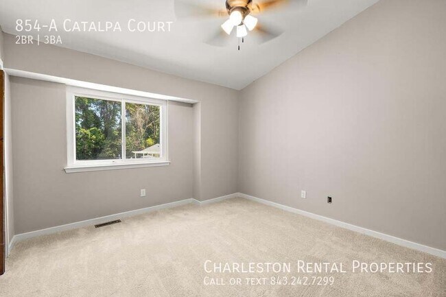 Foto del edificio - 854-A Catalpa Court-