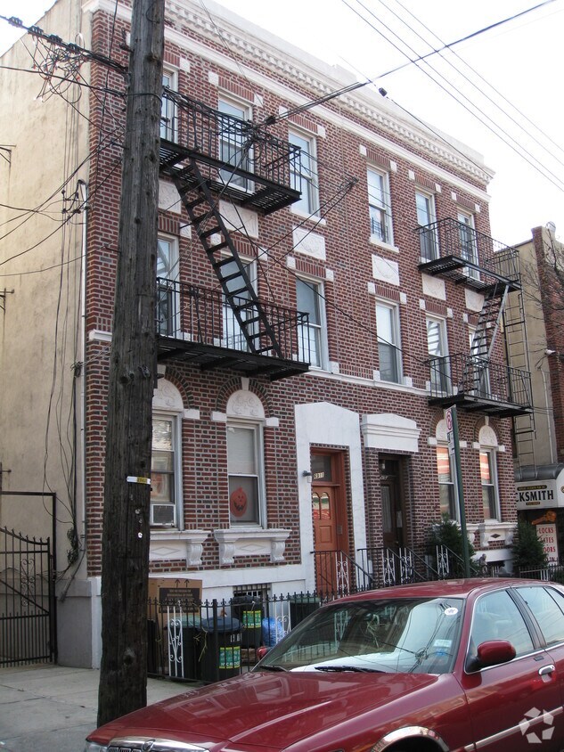 Building Photo - 6911 13th Ave