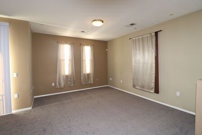 Foto del edificio - 601 Menaul Blvd NE