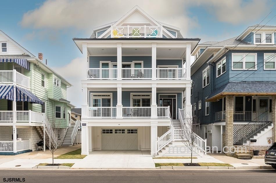 Foto principal - 867 Delancey Pl