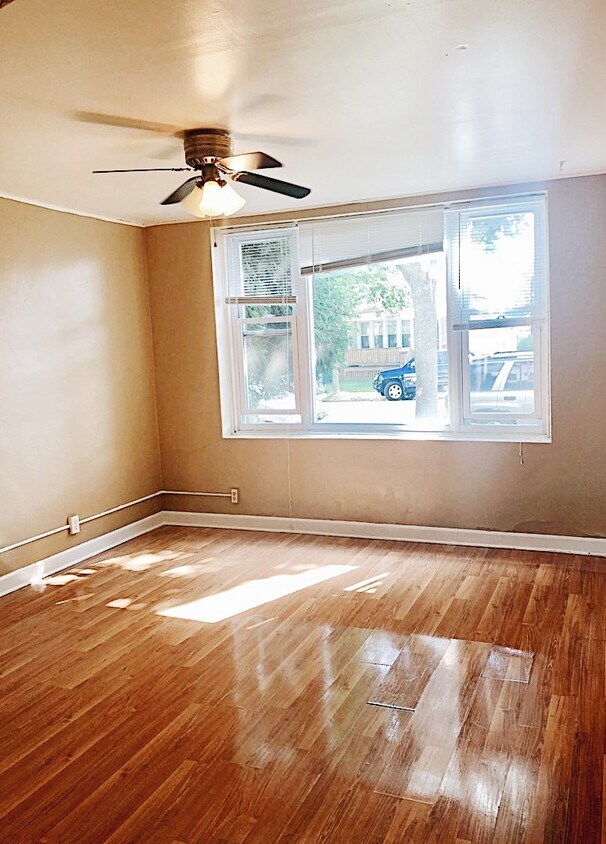 Primary Photo - Wonderful 2BD Lower near Kosciuszko Park