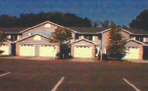 Foto principal - 200-210 Quiet Creek Dr
