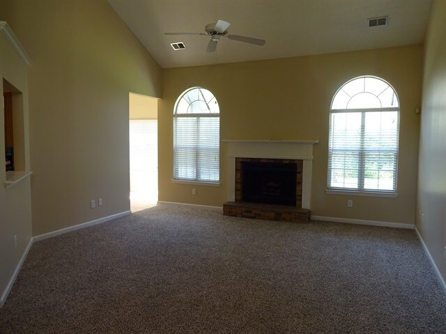 Foto del edificio - 115 Brookhaven Ln