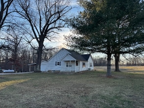 Building Photo - 815 Race Track Rd