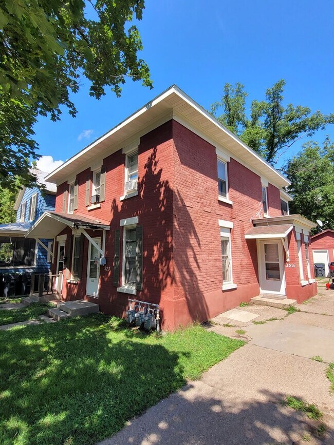 Building Photo - 321 9th St N