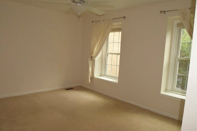 Building Photo - 2149 Kings Mill Ct