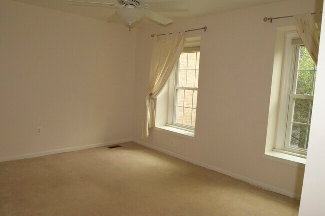 Foto del edificio - 2149 Kings Mill Ct
