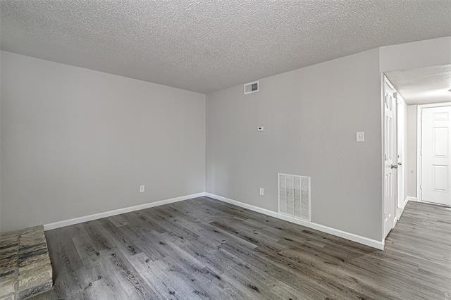 Building Photo - 844 NW Summercrest Blvd
