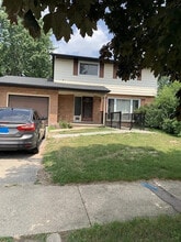 Building Photo - 110 Wren Pl