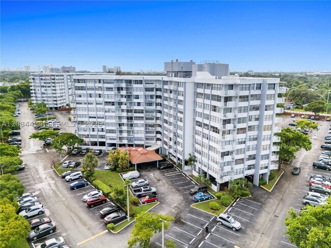 Foto del edificio - 1200 NE Miami Gardens Dr