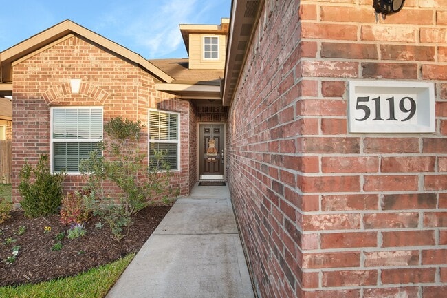 Foto del edificio - 5119 Harbor Palm Dr