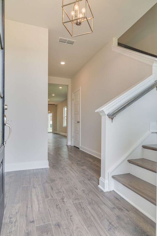 Building Photo - 2524 Elmcroft Ave