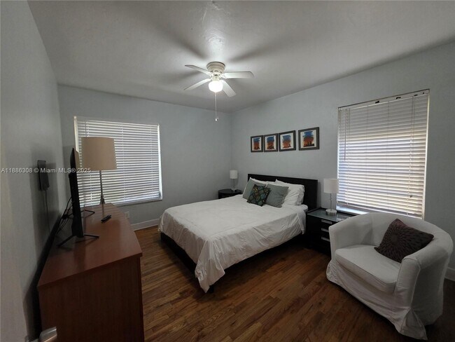 Foto del edificio - 8024 Harding Ave