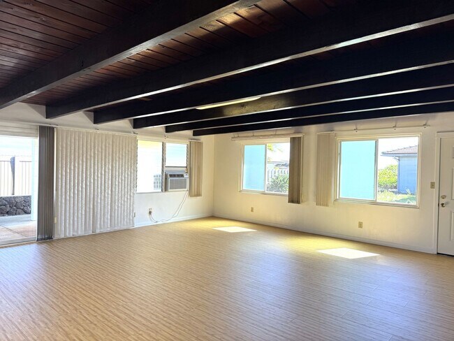 Building Photo - Newtown - Renovated 3 bedroom, 2 bath sing...
