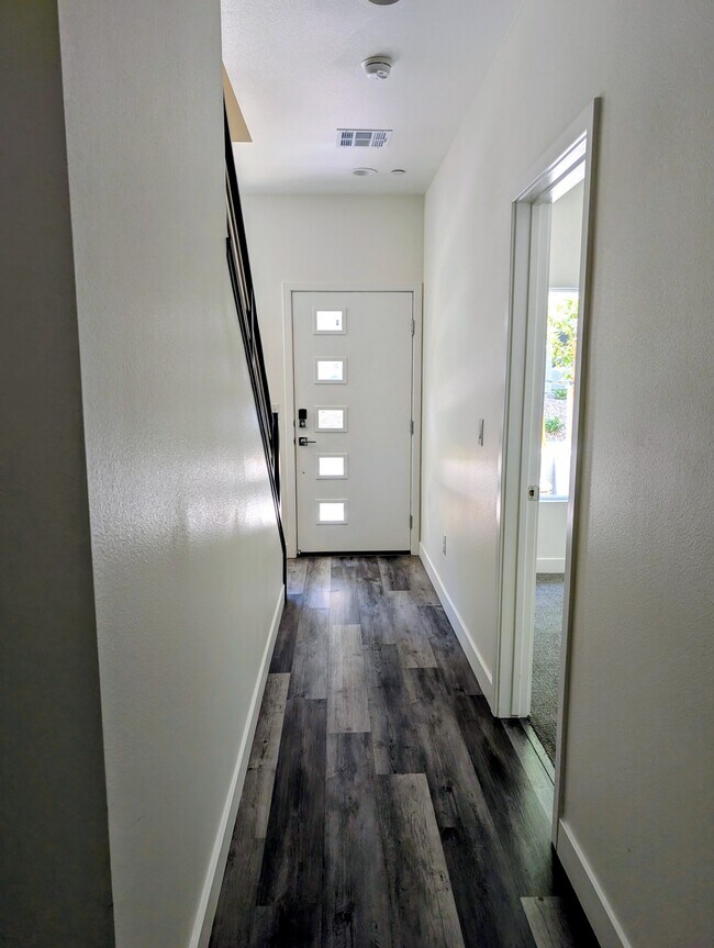 Foto del edificio - 1157 Blossom Point St