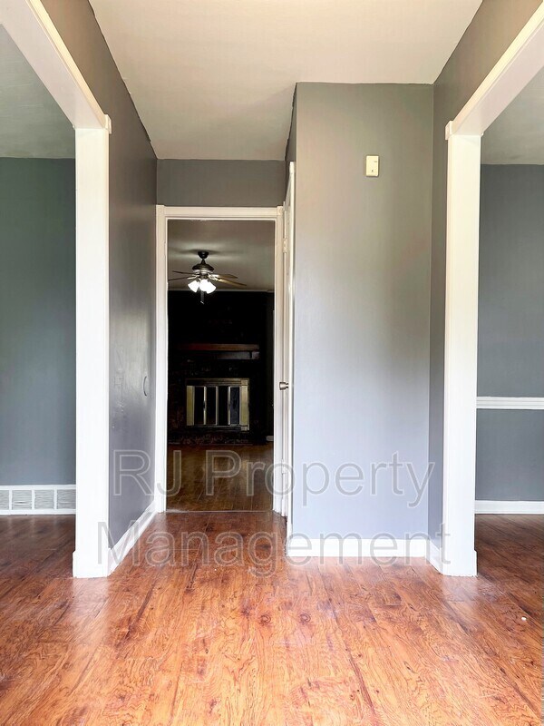 Foto del edificio - 3349 Foxwood Dr