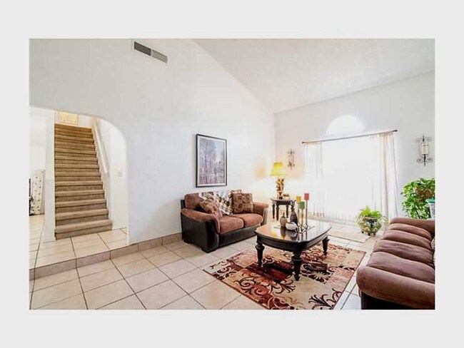 Building Photo - 725 Villa Vanessa Dr