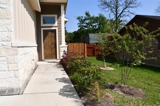 Building Photo - 106 Wickersham