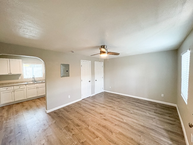 Building Photo - 1110 E Highland Ave