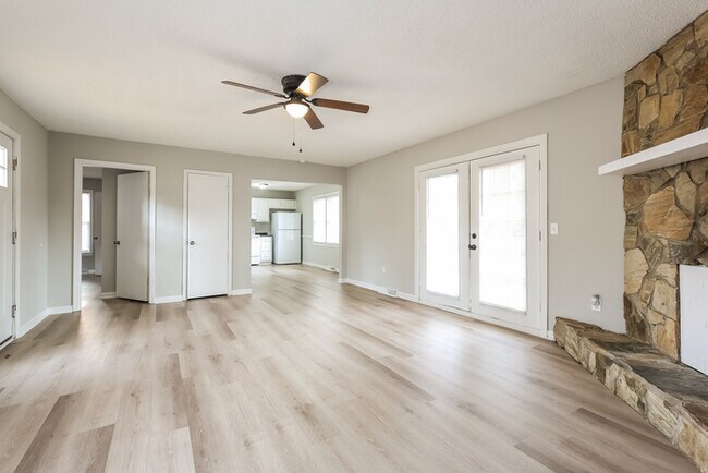Foto del edificio - 421 Sellwood Cir