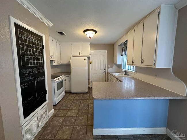 Building Photo - 8135 Imperial Dr