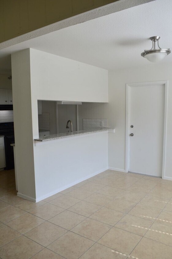 Primary Photo - Beautifully remodeled 3 bed 2 bath spaciou...