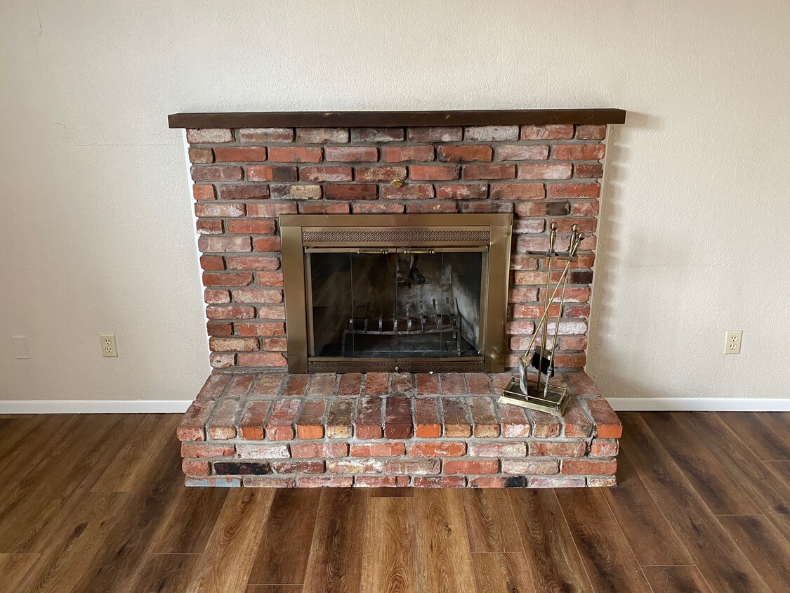 Primary Photo - 2805 SW Prairie Rd