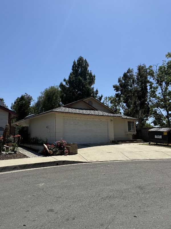 Building Photo - 10103 Bedford Dr