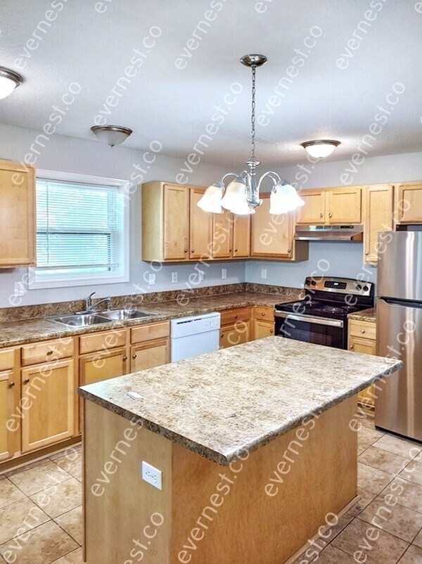 Foto del edificio - 4900 E 39th St