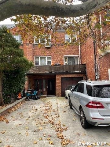 Building Photo - 71-20 58th Rd