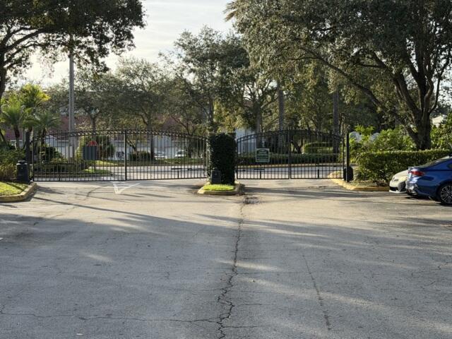 Foto del edificio - 5016 Lantana Rd