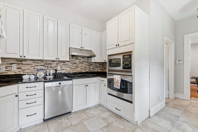 Photo - 201 W Barnard St Apartment