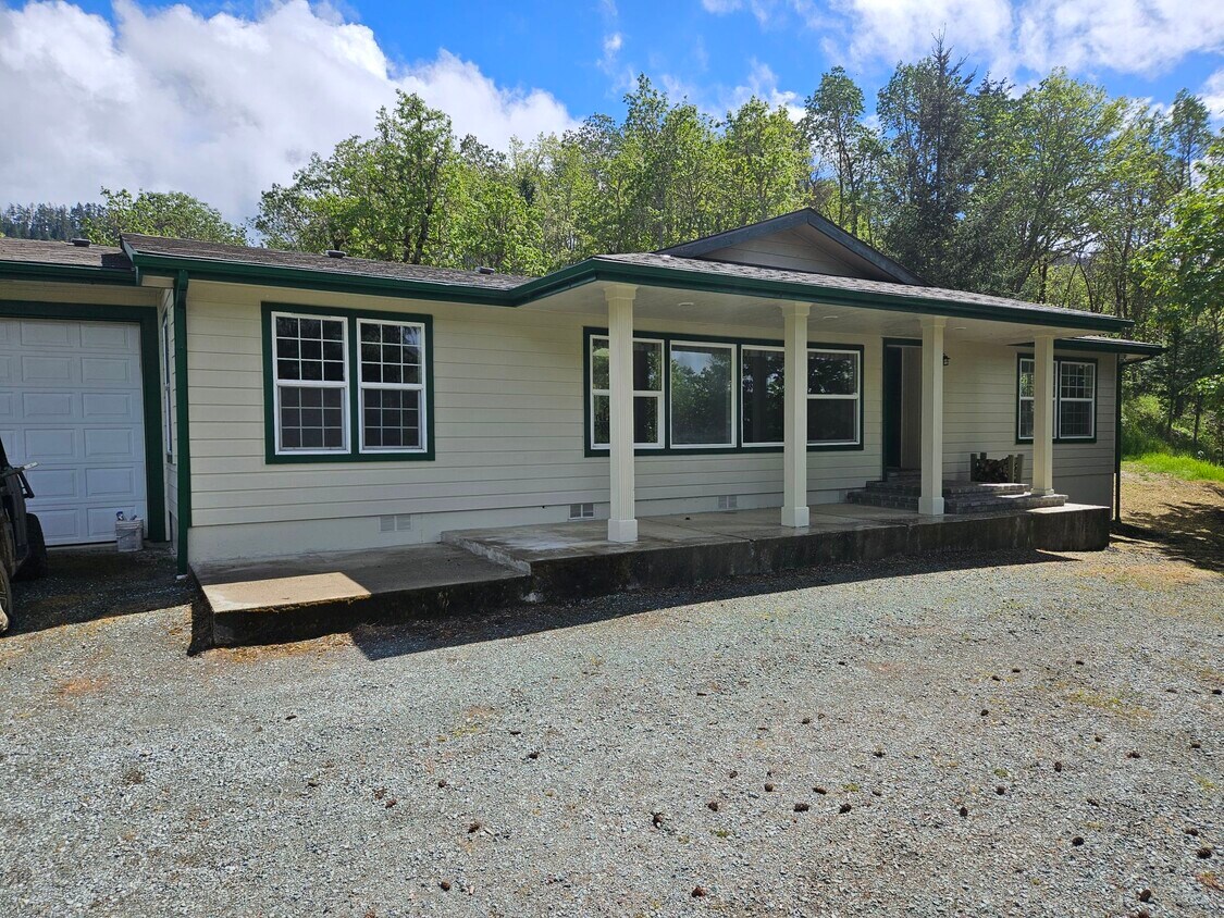 Foto principal - 2800 Days Creek Rd